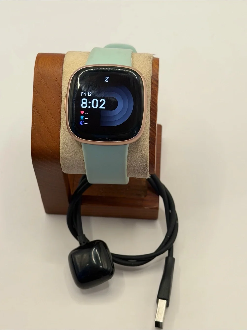 Fitbit Versa 4, Tested, Very Good, Rose Gold, Charger Included, Smartwatch